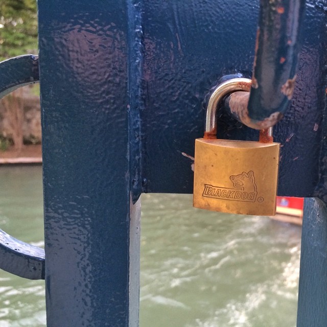 On one of the bridges we find a lovelock!