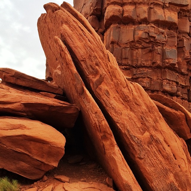 #monumentvalley hands clasped